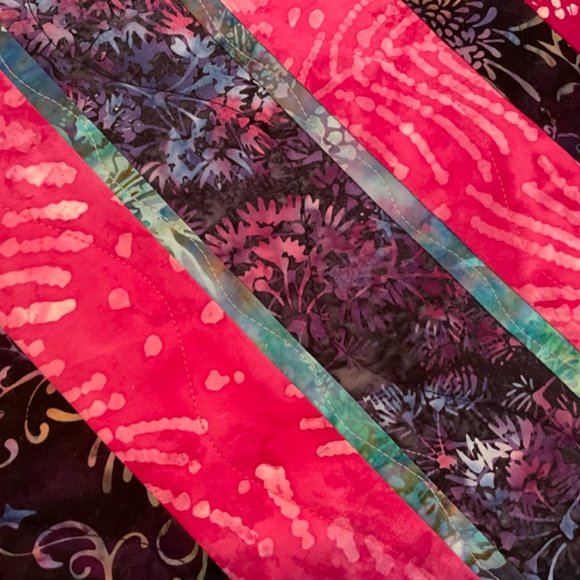 Handmade Batik quilt wall hanging or table topper - Picture 14 of 16